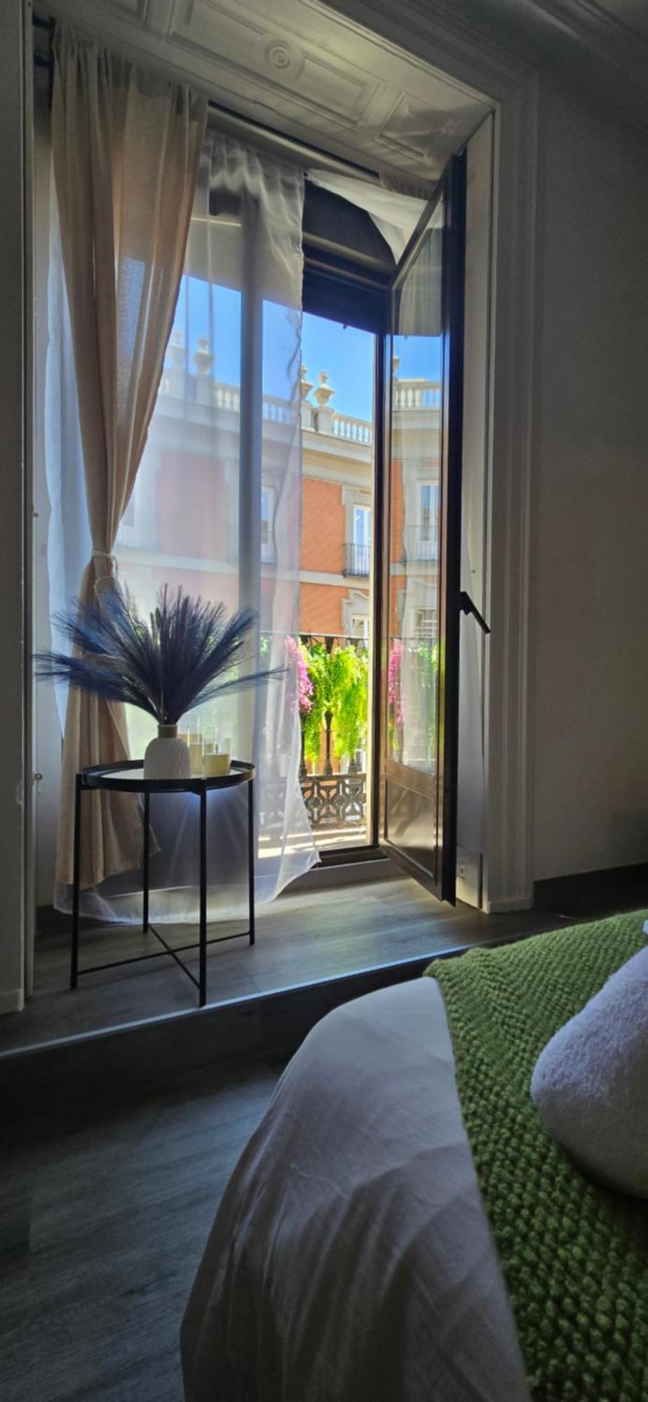 Habitaciones Universal Madrid Exterior photo