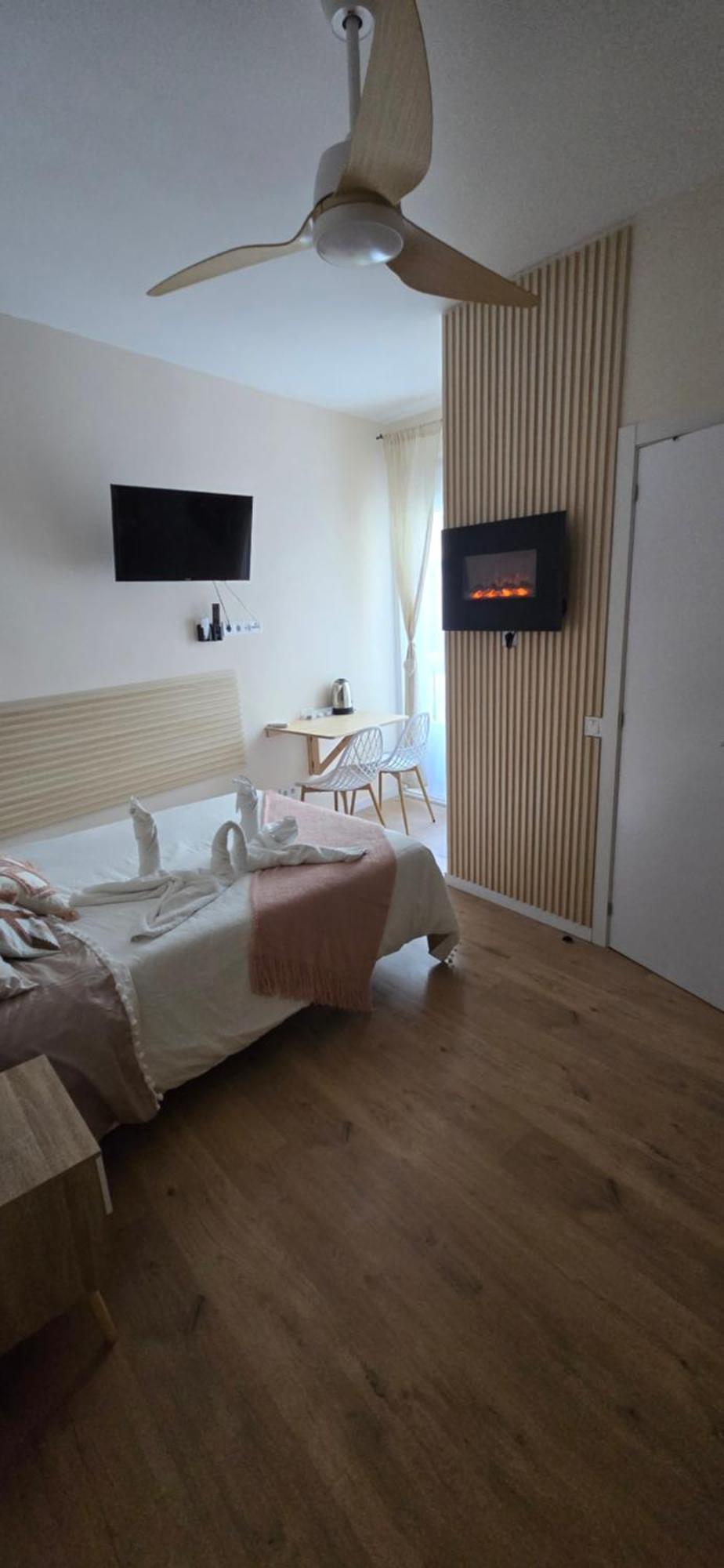 Habitaciones Universal Madrid Exterior photo