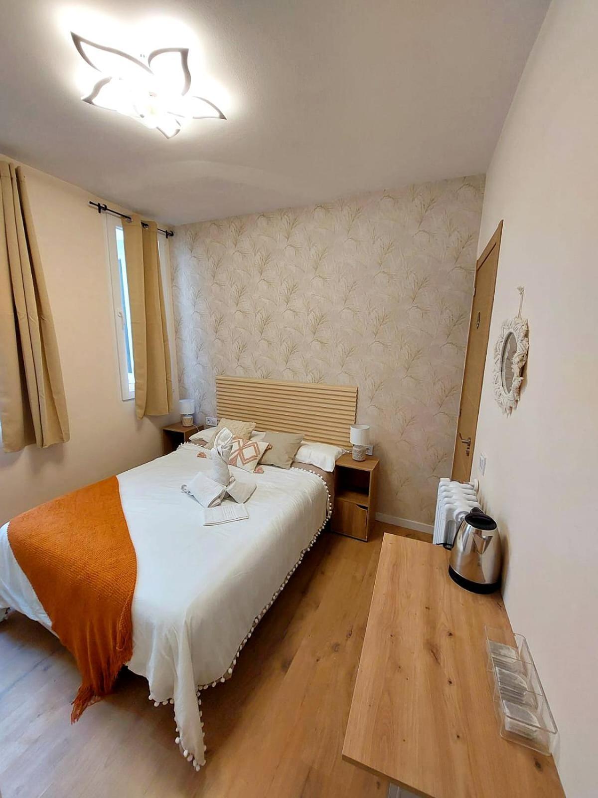 Habitaciones Universal Madrid Exterior photo
