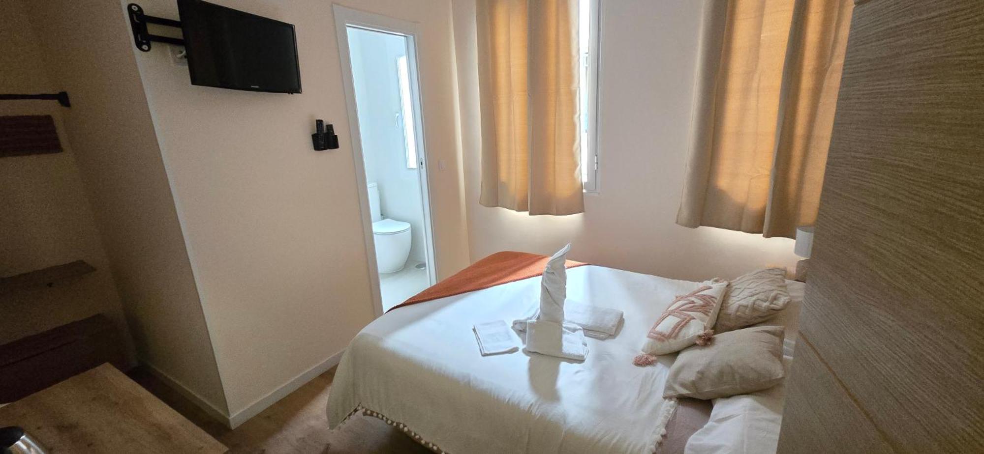 Habitaciones Universal Madrid Exterior photo