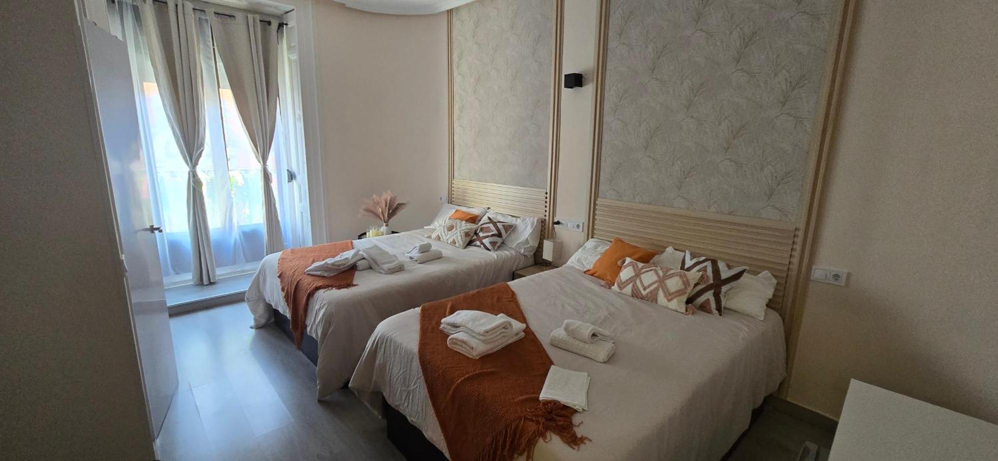Habitaciones Universal Madrid Exterior photo