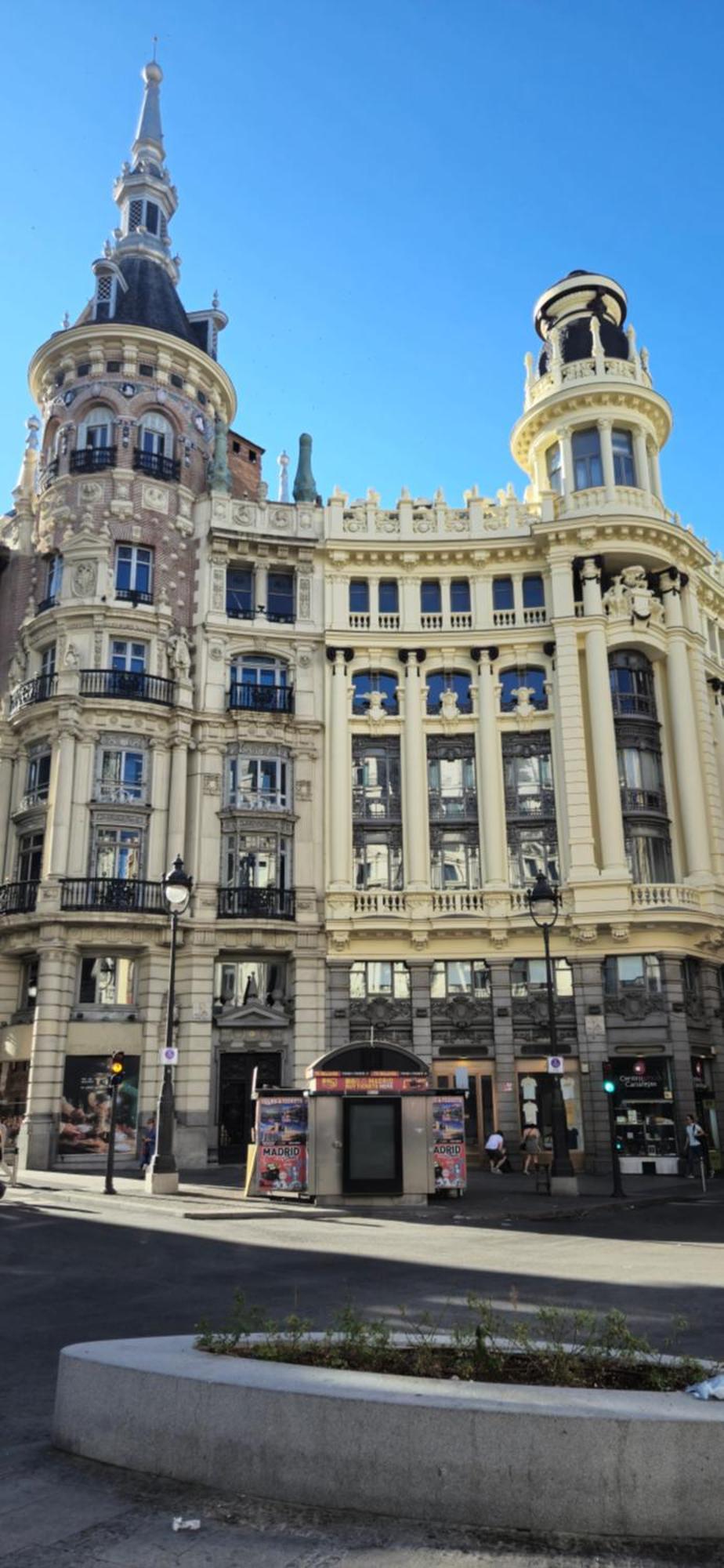 Habitaciones Universal Madrid Exterior photo